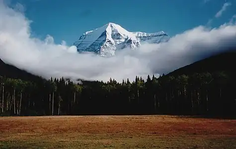7. Le mont Robson en Colombie-Britannique est le point culminant des Rocheuses canadiennes.