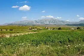 Vue du mont Samsari depuis l'ouest.