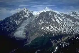 Vue aérienne du mont Spurr depuis le sud.