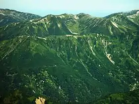 Vue des monts Sugoroku et Yumiori depuis le mont Hotaka.