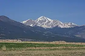 Vue du mont Yale depuis l'US-285 près de Nathrop.