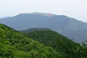 Vue du mont Yamato Katsuragi depuis le mont Kongō.