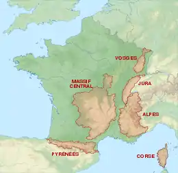 Carte topographique de la France métropolitaine montrant la délimitation des six massifs montagneux du pays.