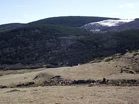 Le massif du Mountasset et le village de la Blatte.