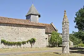 La lanterne près de la chapelle