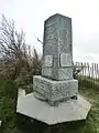 Dunes de Mousterlin : le monument en hommage aux fusillés du 15 mai 1944 1.