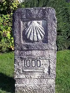 Borne des 1 000 km de Saint-Jacques à Moustey, sur la voie de Tours