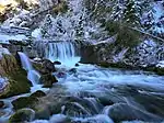 Le barrage de la Source du Doubs en hiver.