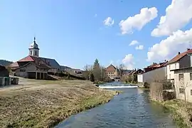 La cours du Doubs après l'église.