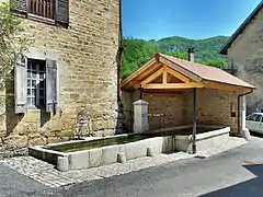 Fontaine-lavoir de Mouthier-Haute-Pierre