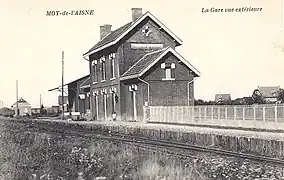 Carte postale de la gare de Moÿ-de-l'Aisne  vers 1925 .
