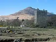 Le château de Moy, gardant le Loch Buie, abandonné en 1752.