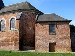 Le chevet de l'église et la sacristie