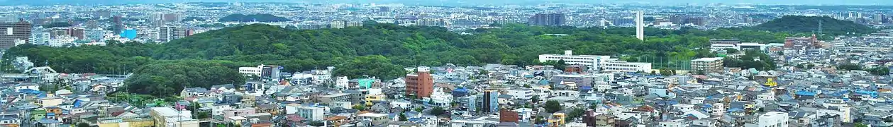 L'ensemble des Kofun Mozu, Osaka. Dans cet ensemble, Mozu-Misasagiyama mesure plus de 400 m de long, VIe siècle.