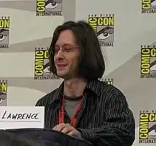Mr. Lawrence interprète la voix de Sheldon Jr. Plankton.