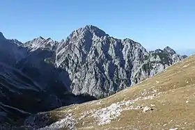 Vue de la face sud du Mrzla gora depuis Kamniško sedlo.