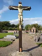 Calvaire situé dans le cimetière.