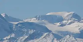 Vue de la face est du mont Sir Wilfrid Laurier.