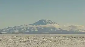 Le mont Discovery, vu depuis la base antarctique McMurdo.