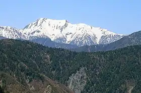Vue du mont Hijiri depuis le mont Yanbushi.