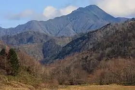 Vue du mont Kamui depuis la Motoura-kawa.