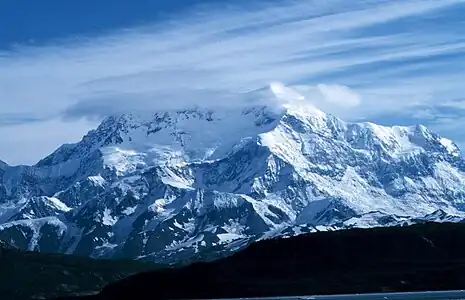 3. Le mont Saint-Élie à la frontière entre le Yukon et l'Alaska est le deuxième sommet le plus élevé aussi bien au Canada qu'aux États-Unis.