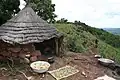 Hutte à proximité du Tenakourou