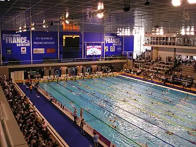 Le bassin de 50 mètres pendant les championnats de France de 2009.