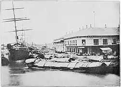 Casco (premier plan) à Manille (vers 1900).