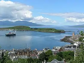 La baie d'Oban avec la cathédrale sur la droite.