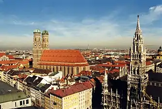 La cathédrale Notre-Dame: la Frauenkirche de Munich.