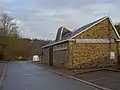 Le mur géologique vu au loin depuis la gare de Comblain-la-Tour