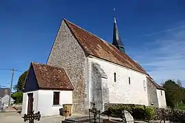 Mur sud et porche de l'église.