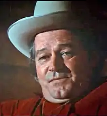 Murray Hamilton, ici dans La Toile d'araignée (1975), interprète le maire Larry Vaughn.