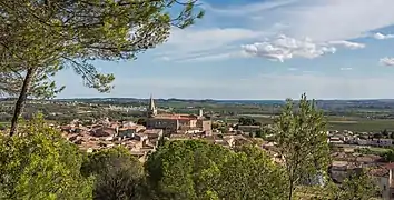 Le village de Murviel-lès-Béziers et la plaine.