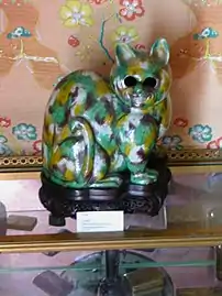 Chat en porcelaine chinoise.