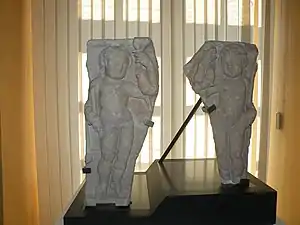 Fragments de sarcophage d'un enfant, marbre italien du IIIe siècle.