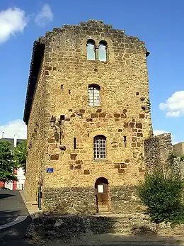 Maison romane hébergeant le musée Dubalen