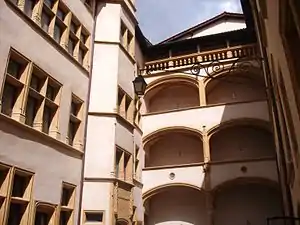 L'ancienne demeure des Gadagni, banquiers originaires de Florence, accueille maintenant le musée d'histoire de Lyon et des marionnettes.