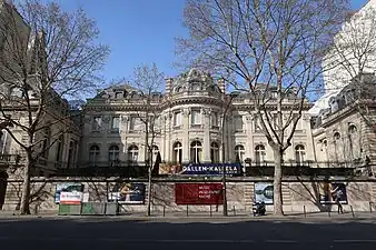 Façade sur le boulevard Haussmann.