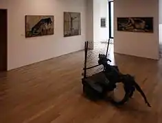 Dans les salles du musée.