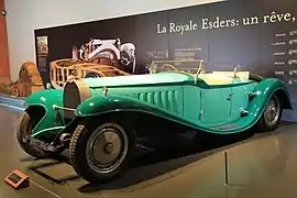 Bugatti Royale Esders roadster des années 1960, construite par les frères Schlumpf (Cité de l'automobile de Mulhouse).