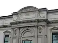 Fronton de la façade latérale de l'actuel Musée de l'impression sur étoffes