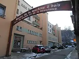 Cour du musée de la machine à Bois.