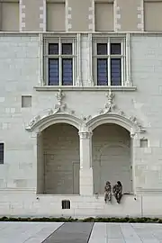 Loggia et croisées.