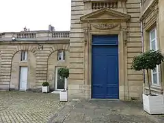 Entrée d'un pavillon.