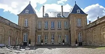 L'hôtel de Lalande bordé de ses deux pavillons, Bordeaux.