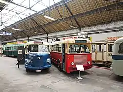 Mercedes O 3500 (1952) des Tramways unifiés de Liège et extensions et Leyland Olympic (carrosserie La Métallurgique, 1953) de la SNCV.