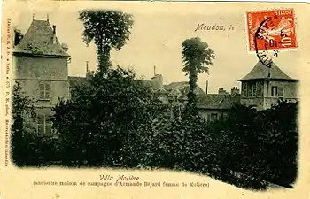 La maison encerclée par la végétation, vers 1900.