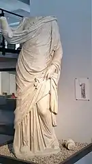 Statue de femme sans tête